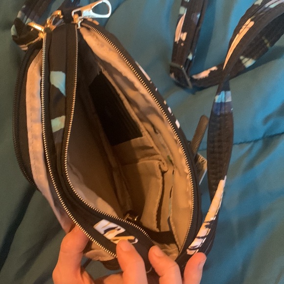 NWT Travelon Anti-theft floral crossbody - Picture 3 of 3